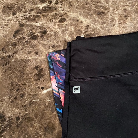 Fabletics Powerhold Crop - Like New - Picture 4 of 4